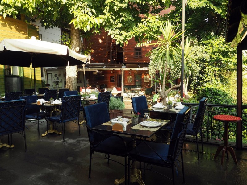 Hidden Gems of Sultanahmet: Garden 1897's Local Food Guide