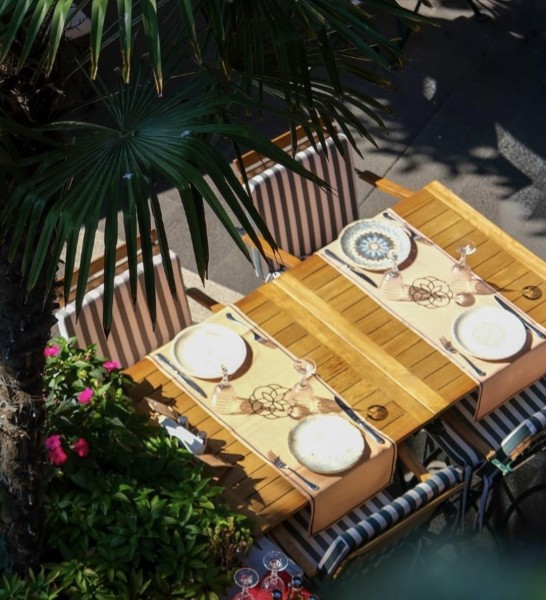 The Place of Flowers in Dining Culture